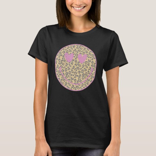 Pink Leopard Smile Face  Heart Eyes Happy Face Tシャツ (正面)