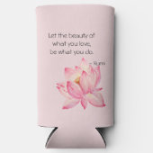 Pink Lotus Flower Rumi Beauty Quote スリム缶クーラー (正面)