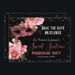 Pink MasqueradeSweet sixteen日付の保存<br><div class="desc">ガーリースクリプト名ファンシータイポグラフィのグリッター。ピンクのバラとフェイクグリッター縁ど。ピンクファンシーの仮装マスク。甘素晴らしい16お祝い。すべての文字は調整可能である。美しいフローラとフェイクグリッター輝くデザイン。セーブザデート</div>