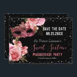 Pink MasqueradeSweet sixteen日付の保存<br><div class="desc">ガーリースクリプト名ファンシータイポグラフィのグリッター。ピンクのバラとフェイクグリッター縁ど。ピンクファンシーの仮装マスク。甘素晴らしい16お祝い。すべての文字は調整可能である。美しいフローラとフェイクグリッター輝くデザイン。セーブザデート</div>