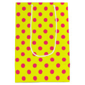 Pink On Yellow Polka Dots Pattern Design ミディアムペーパーバッグ (裏面)