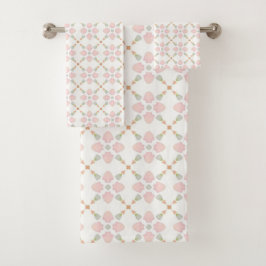 Pink petal and pastel triangle tile pattern on whi バスタオルセット