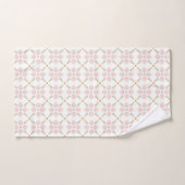 Pink petal and pastel triangle tile pattern on whi バスタオルセット (ハンドタオル)