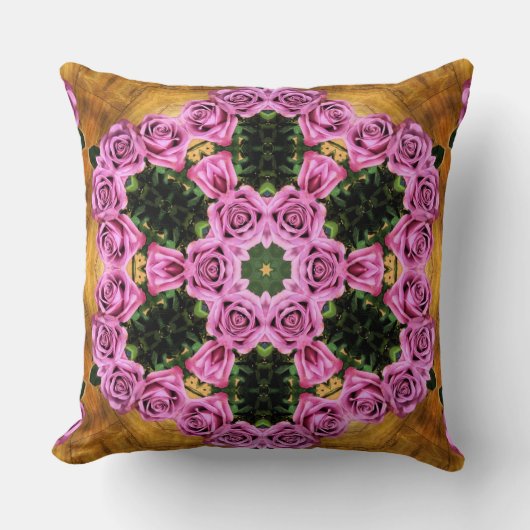 Pink Prancing Posies クッション (正面)