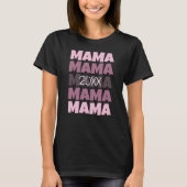 Pink Repeat Typography Promoted To Mama 2026 Tシャツ (正面)