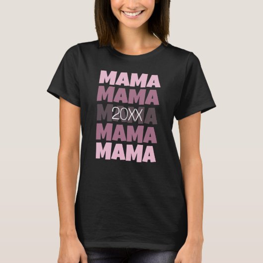 Pink Repeat Typography Promoted To Mama 2026 Tシャツ (正面)