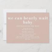 Pink Sandstone Typography Bearly Wait Baby Shower 招待状 (正面)