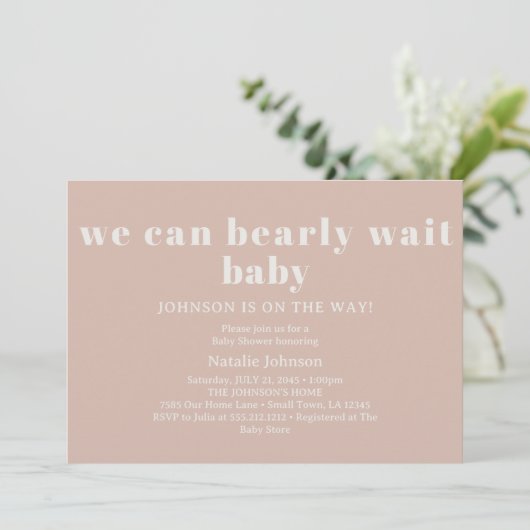 Pink Sandstone Typography Bearly Wait Baby Shower 招待状 (スタンド正面)