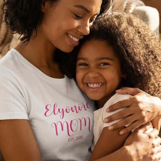 Pink Script Personalised Name Established Mom  Tシャツ