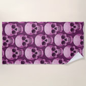 Pink Skull Pattern – Bold Repeating Design ビーチタオル (正面)
