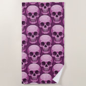 Pink Skull Pattern – Bold Repeating Design ビーチタオル (正面)