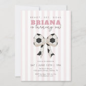 Pink Soccer Ball Bow Girls Soccer Birthday Party  招待状 (正面)