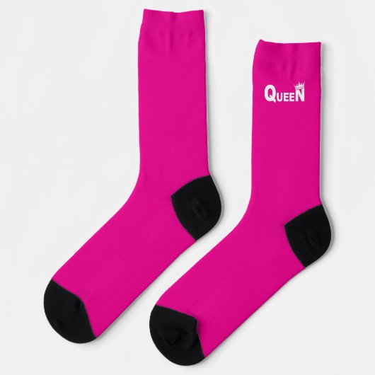Pink socks with ‘Queen’ in white and a crown ソックス (左)