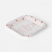 Pink Stripes Berry Sweet Baby Shower ペーパープレート (傾斜あり)