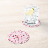 Pink Valentine Love is in the Air Bridal Shower ラウンドペーパーコースター (インサイチュ)