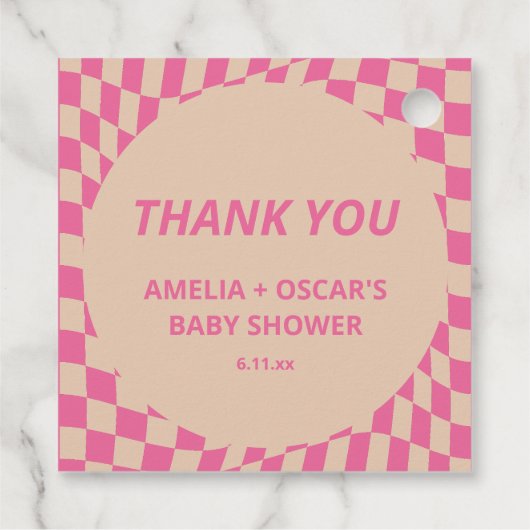 Pink Wavy Checker Couples Baby Shower Names フェイバータグ (裏面)