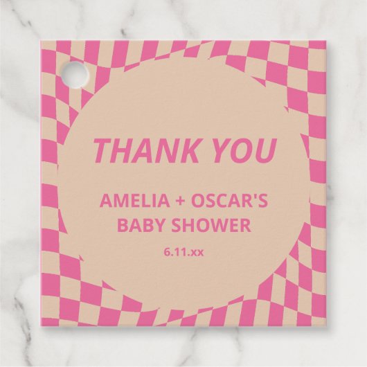 Pink Wavy Checker Couples Baby Shower Names フェイバータグ (正面)