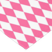 Pink White Harlequin Diamonds Checkers Design  テーブルクロス (アングル)