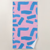 Pink with Blue Brushstroke Pattern ビーチタオル (正面)