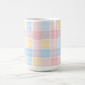 PINK YELLOW BLUE EASTER PLAID PATTERN コーヒーマグカップ (中央)