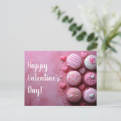Pinke Macarones mit Herzen Valentinstag ポストカード (スタンド正面)