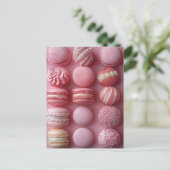 Pinke Macarones und Süßigkeiten Valentinstag ポストカード (スタンド正面)