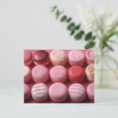 Pinke süße Macarones Valentinstag ポストカード (スタンド正面)