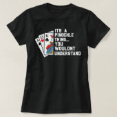 PinochleプレーヤーGifピノおもしろいchleカードゲーム Tシャツ (デザイン正面)
