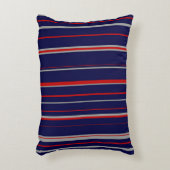 Pinstripes、色は赤、ネイビー、グレー アクセントクッション (正面(垂直))