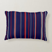 Pinstripes、色は赤、ネイビー、グレー アクセントクッション (裏面)