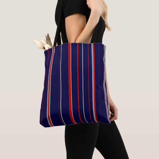Pinstripes、色は赤、ネイビー、グレー トートバッグ (クローズアップ)