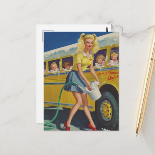 Pinup Retro Woman Washing a Yellow School Bus ポストカード (正面/裏面インサイチュ)