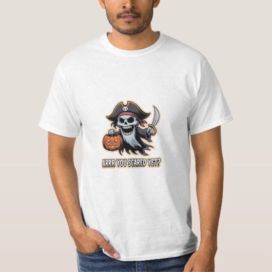 Pirate Boo – Spooky Cute Halloween Ghost sword Tシャツ (正面)