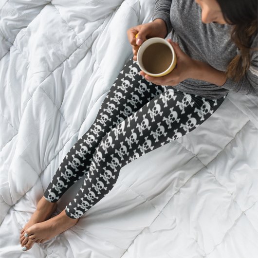 Pirate Skull and Cross Bones Halloween レギンス