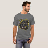 Pirate with your sword and a parrot on your back tシャツ (正面フル)