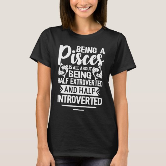 Pisces Zodiac Half Extroverted And Half Introverte Tシャツ (正面)
