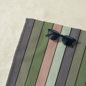 Pistachio Nut Shell Green Peach Purple Stripes  ビーチタオル (インサイチュ)