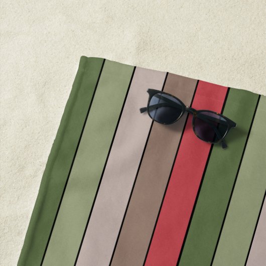 Pistachio Nut Shell Green Red Brown Stripes  ビーチタオル (インサイチュ)