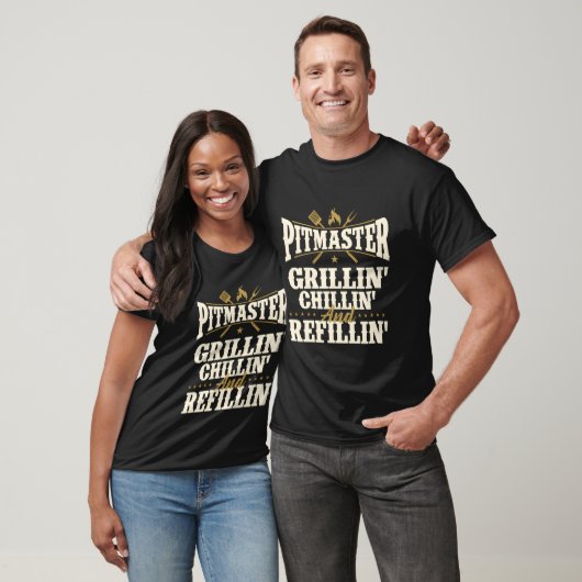 Pitmaster Grillin ChillinとRefillin - Bbq Smoke Tシャツ (ユニセックス)