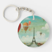 PixDezinesのレトロな風船がパリの空に浮かぶ キーホルダー (正面)