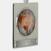 PixDezinesミセス・初めてのクリスマス結婚ズの写真 シルバープレートバナーオーナメント (右)