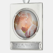 PixDezinesミセス・初めてのクリスマス結婚ズの写真 シルバープレートバナーオーナメント (左)