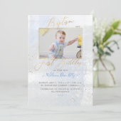 PixDezines水彩ブラシ仕上げバプテスマ1歳誕生日 招待状 (スタンド正面)