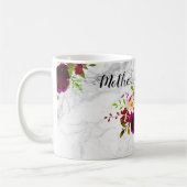 PixDezines水彩赤面、ブルゴーニュ+ネイビー花 コーヒーマグカップ (左)