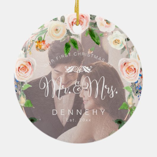 PixDezines赤面バラリース、初めてのクリスマス セラミックオーナメント (裏面)