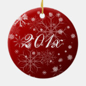 PixDezines雪片写真テンプレート白+赤 セラミックオーナメント (裏面)