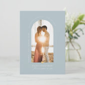 PixDezines DIY カラー ダスティーブルー アーチ セーブデート 招待状 (スタンド正面)