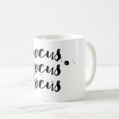 PixDezines Hocus/Pocus/Focus コーヒーマグカップ (正面右)