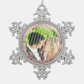 PixDezines Mr.&Mrs.第1クリスマスバラ金ゴールド枠 スノーフレークピューターオーナメント (正面)