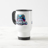 Pixel Gamersチーム – レベルアップ トラベルマグ (正面左)